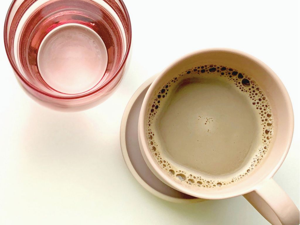 Proteinkaffe og vand
